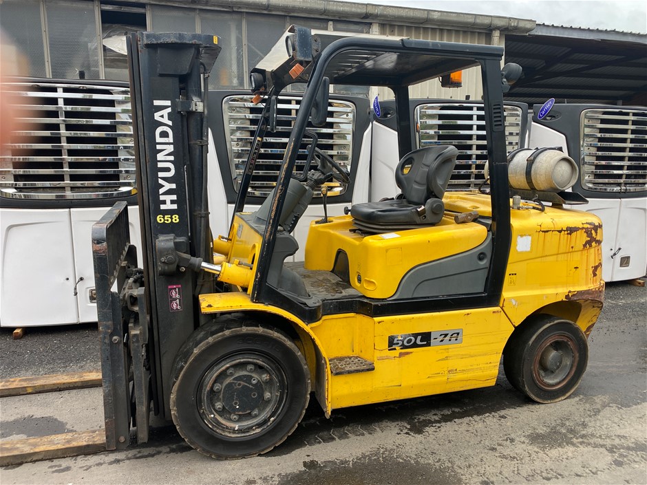 2014 Hyundai 50L-7A Counter Balance LPG Forklift