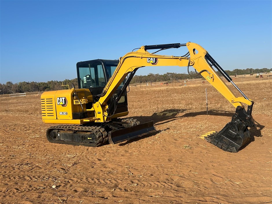 2020 Caterpillar Digger and Custom Service Trailer