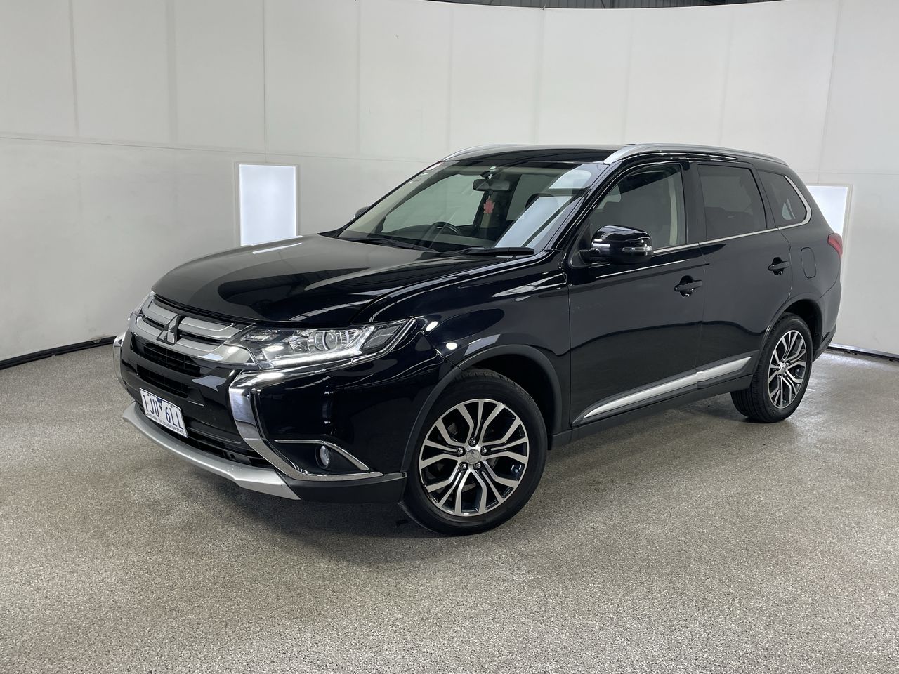 2017 Mitsubishi Outlander LS 2WD SAFETY PACK ZK CVT 7 Seats Wagon