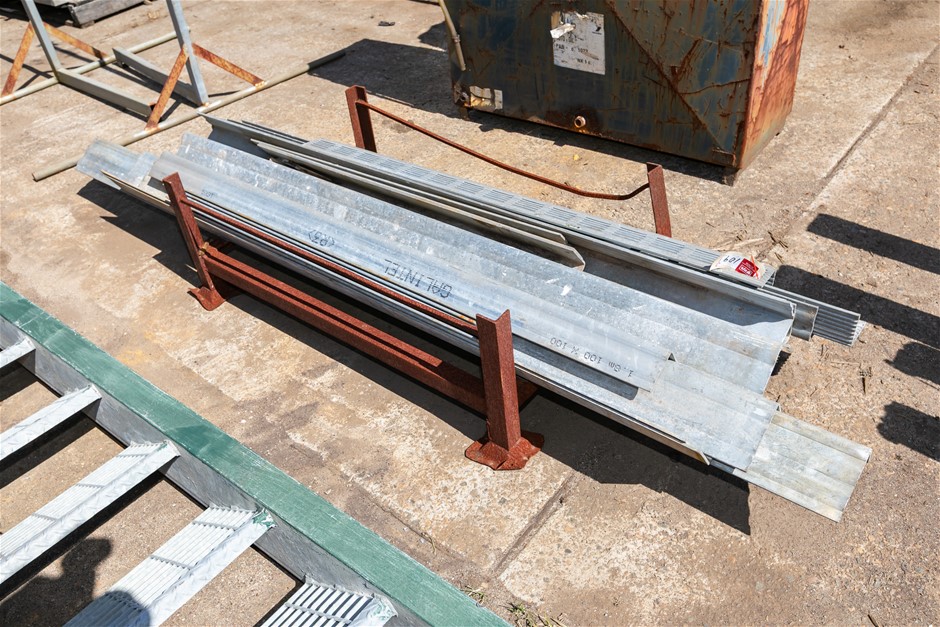 Galvanise Building Angle Supports Auction (0109-5059713) | Grays Australia