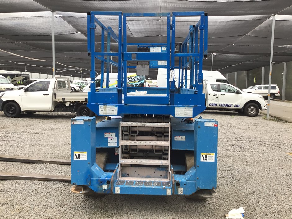 2010 Genie  GS-3268 RTO Scissor Lift