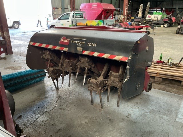 Liquidation: Toro Aerators and Spreaders