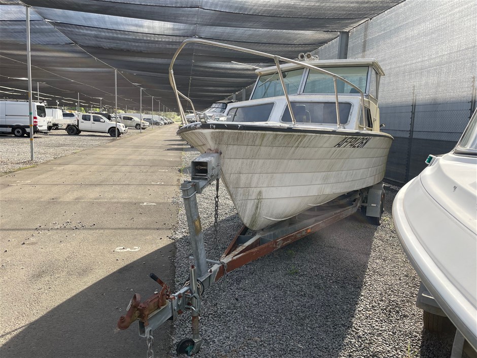 6.63m Fibreglass Cabin Cruiser