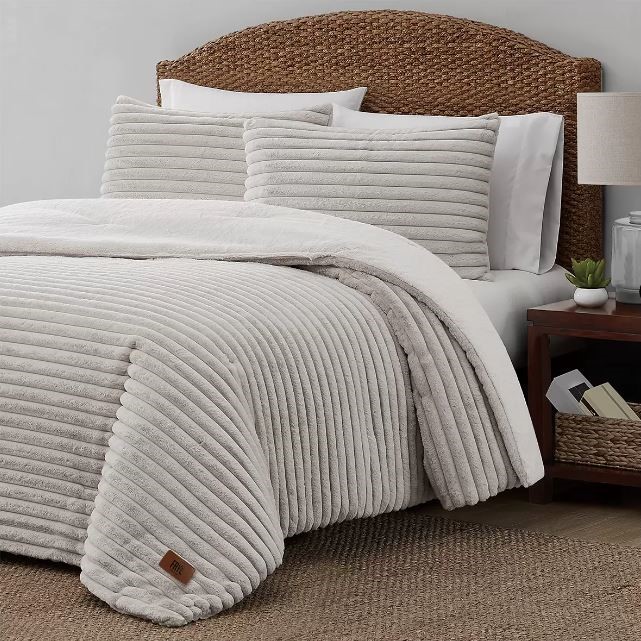 FRYE CHANNEL 3pc King Comforter Set, 274cm x 249cm, Biscuit. N.B: Comforter