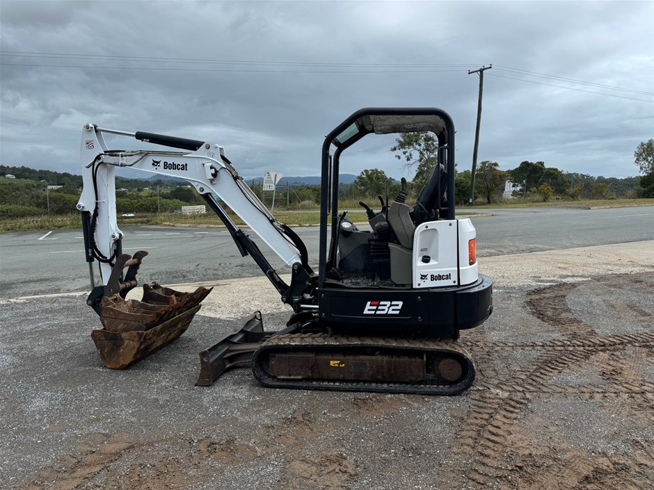 2017 Bobcat E32 Mini Excavator