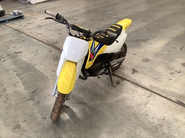 <p>000 Suzuki  JR Motorcycle</p>