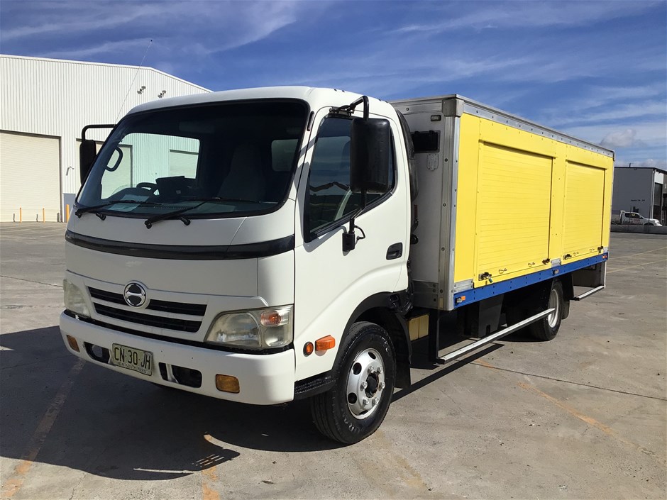 2011 Hino  300 4 x 2 Service Truck