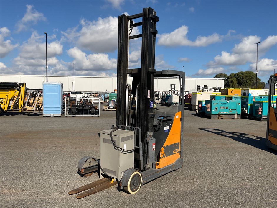Unreserved Reach Forklifts, Electric Pallet Trucks, and EWP
