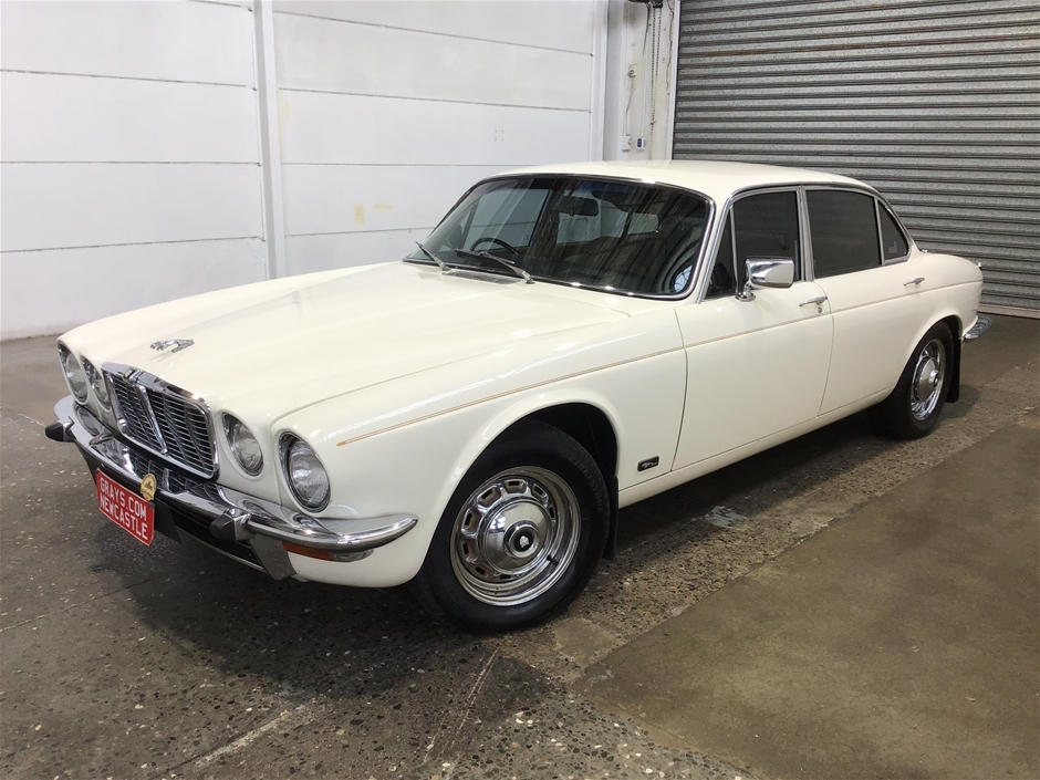 1976 JAGAR XJ6. SERIES 2 Automatic Sedan