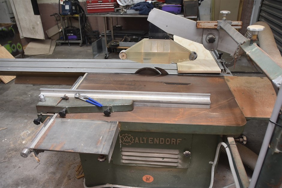 Online Auction Closing &#34;Going, Going, Gone&#33;&#34;