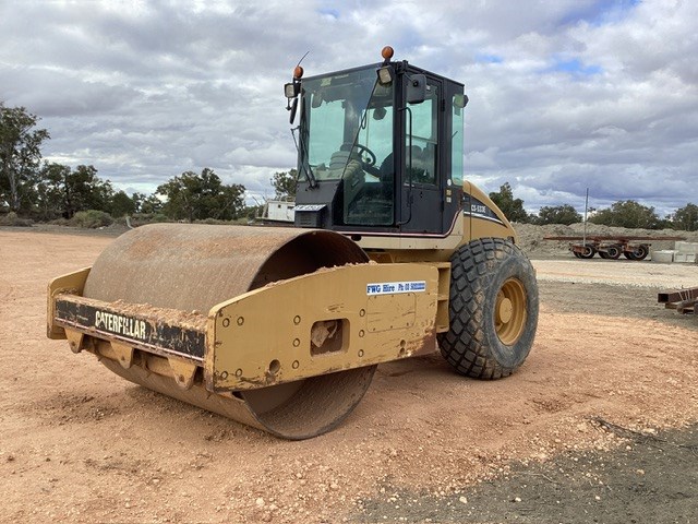 Caterpillar CS-533E Smooth Drum Roller Auction (0032-3033596) | Grays ...