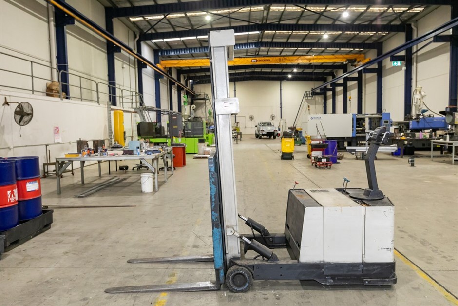 Online Auction Closing &#34;Going, Going, Gone&#33;&#34;