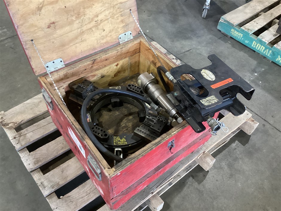 <p>Hydratight ClamShell Pipe Cutter In Case</p>