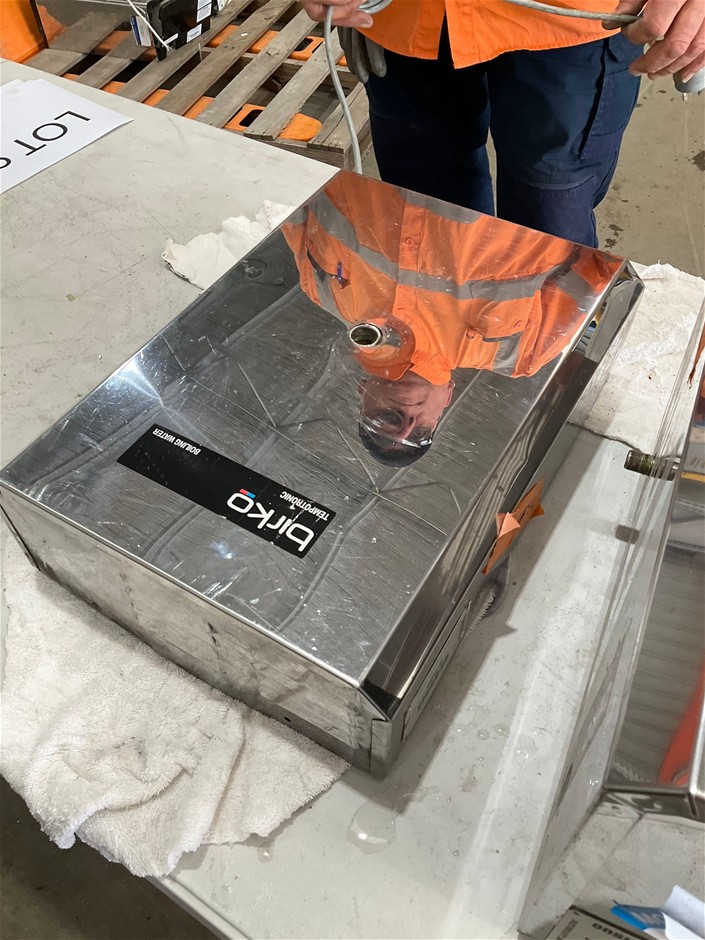 ZIP Hot Water System Auction (0013-3034538) | Grays Australia