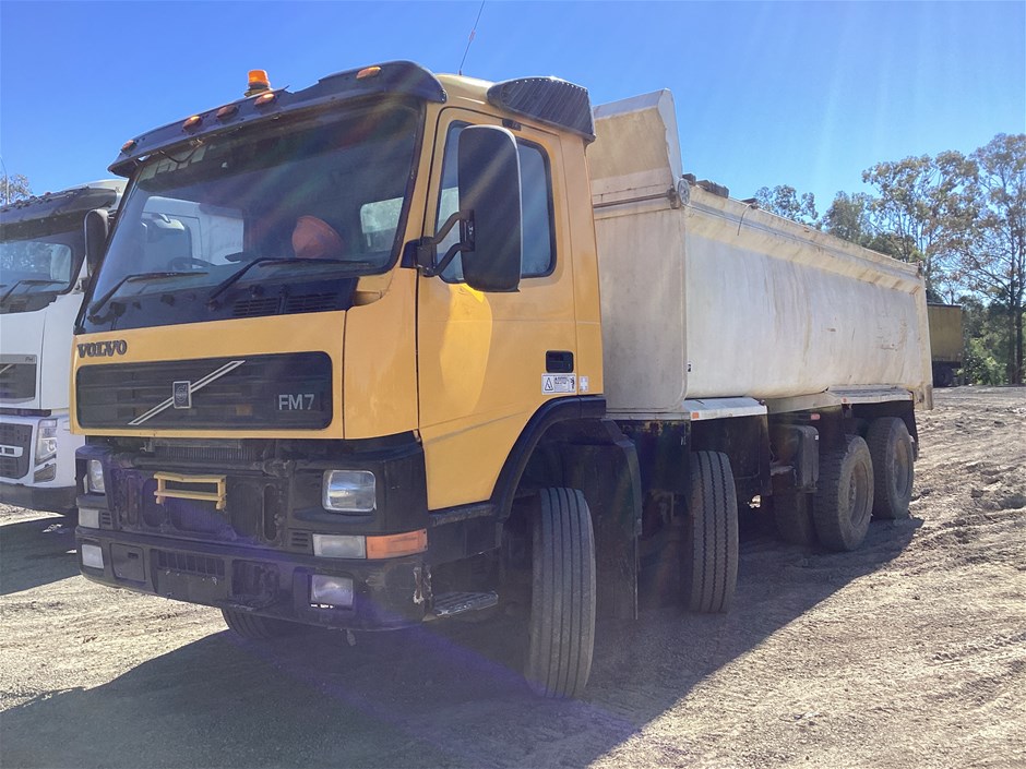 2000 Volvo FM7 8 x 4 Tipper Truck