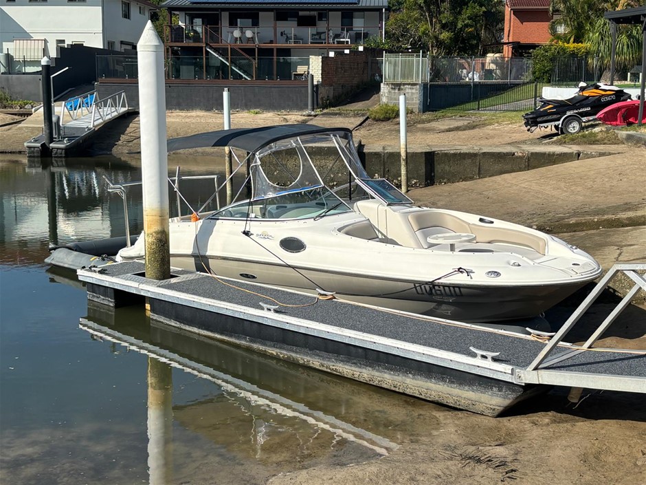Searay Sundeck 240
