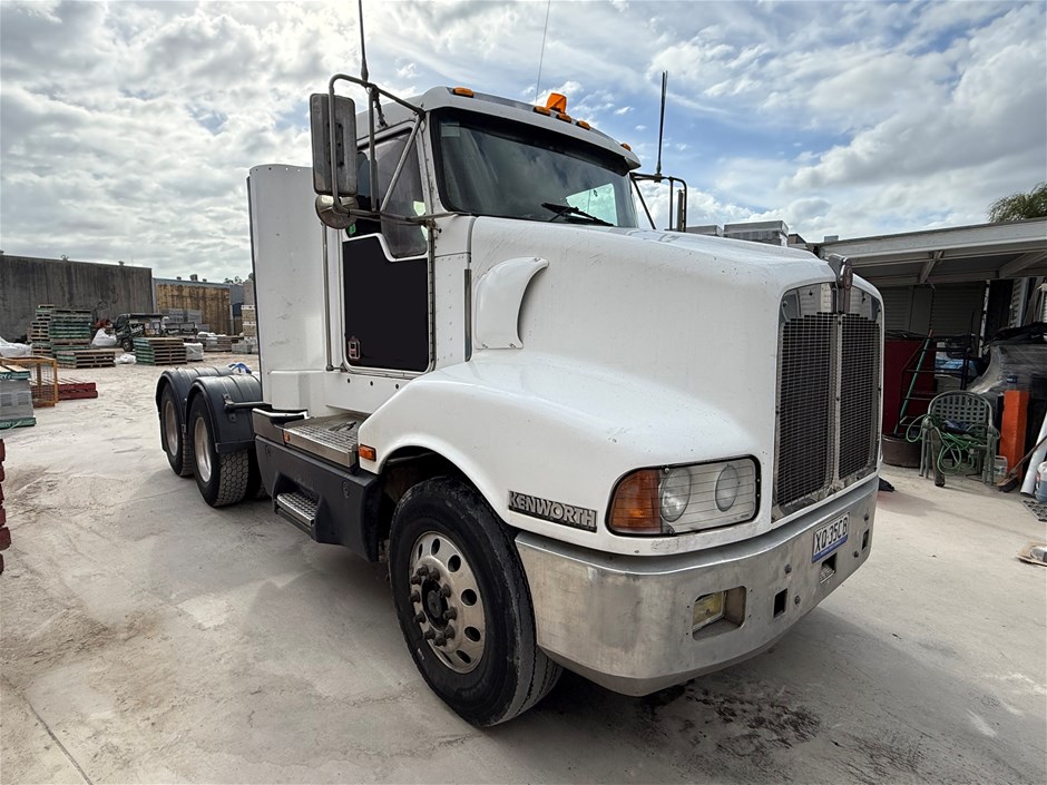 2005 Kenworth T401 6 x 4 Prime Mover Truck