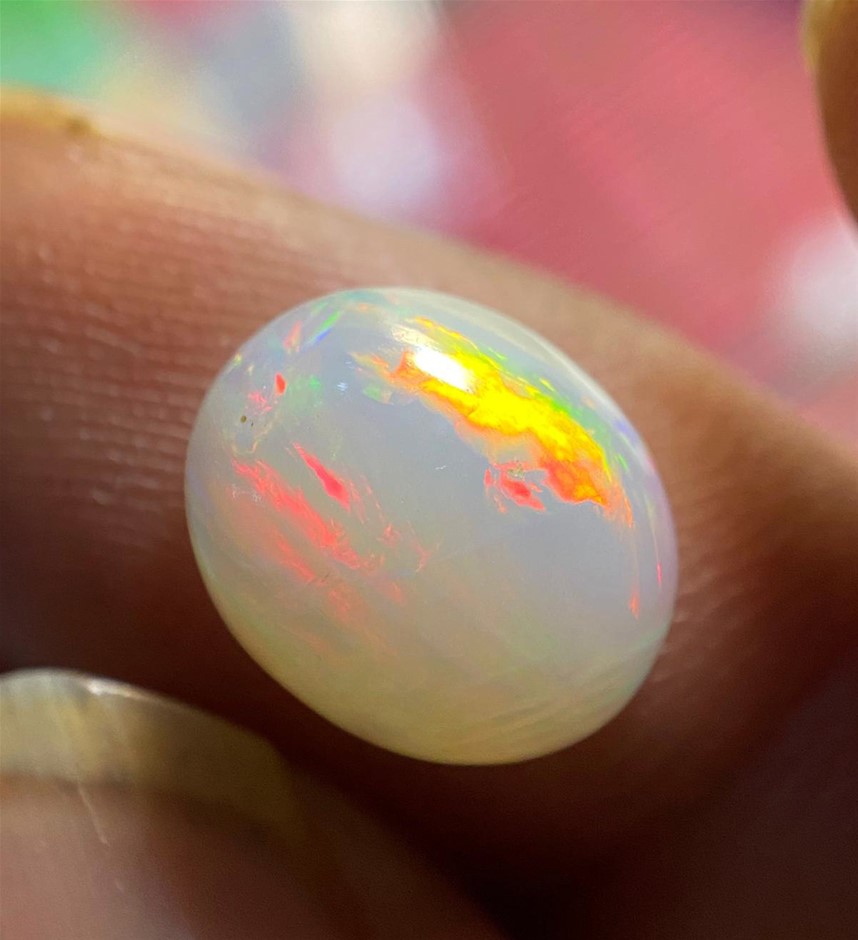 2.35 Carats Spectacular Opal