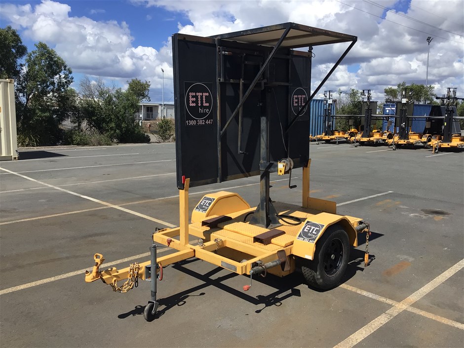 <p>2007 Giga Signs Sign Board Single Variable Message Sign Trailer</p>