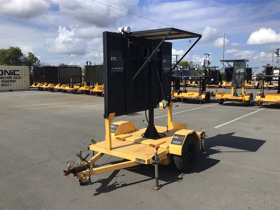 <p>2006 Giga Signs Sign Board Single Variable Message Sign Trailer</p>