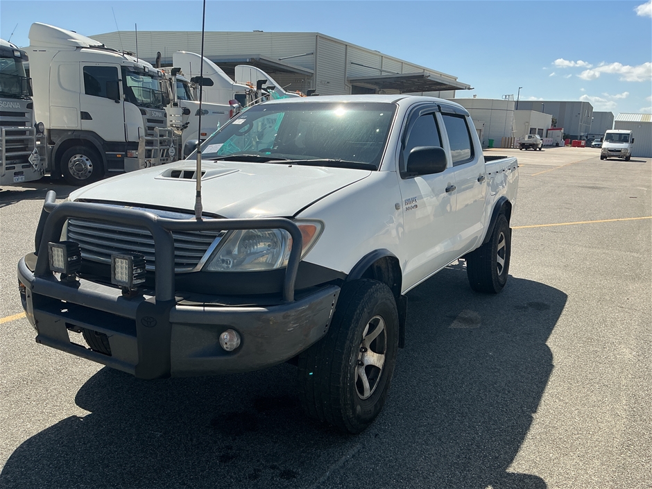 2005 Toyota Hilux SR (4x4) KUN26R Turbo Diesel Manual Dual Cab