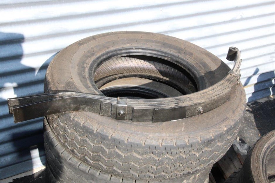 Pair of 7 Leaf Slipper Springs Auction (0013-5061047) | Grays Australia