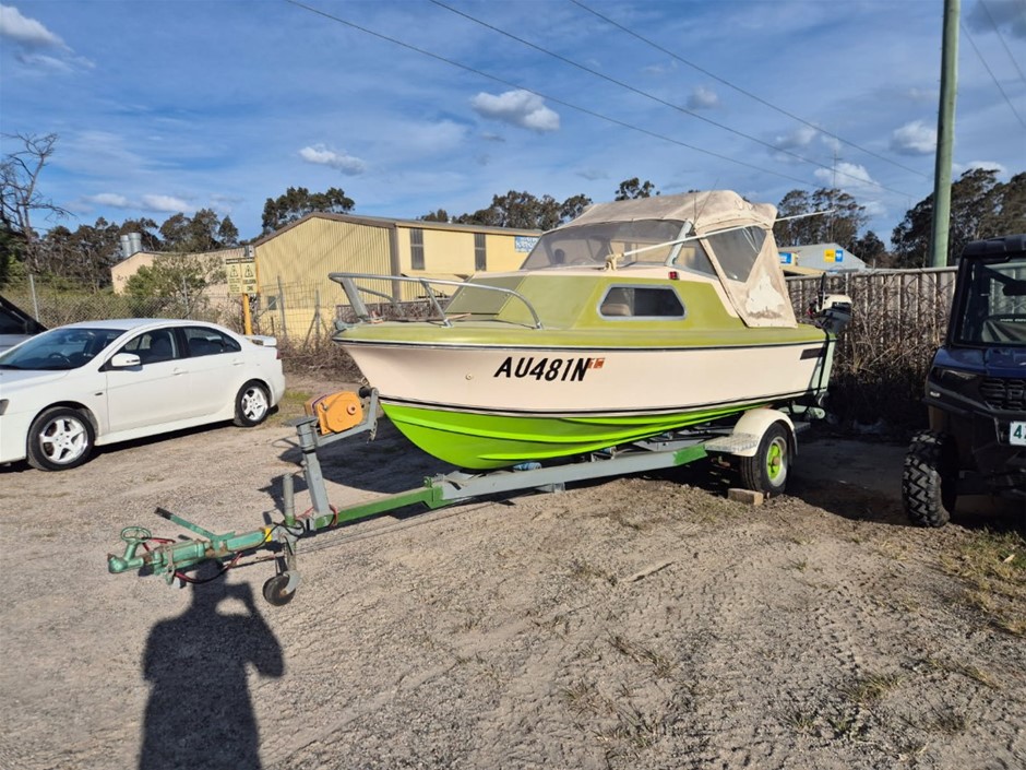 Haines Hunter 4.65m Half Cabin