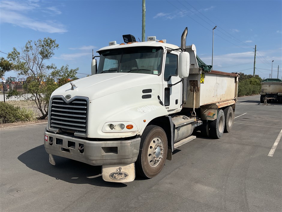2006 Mack Vision 6 x 4 Tipper Truck
