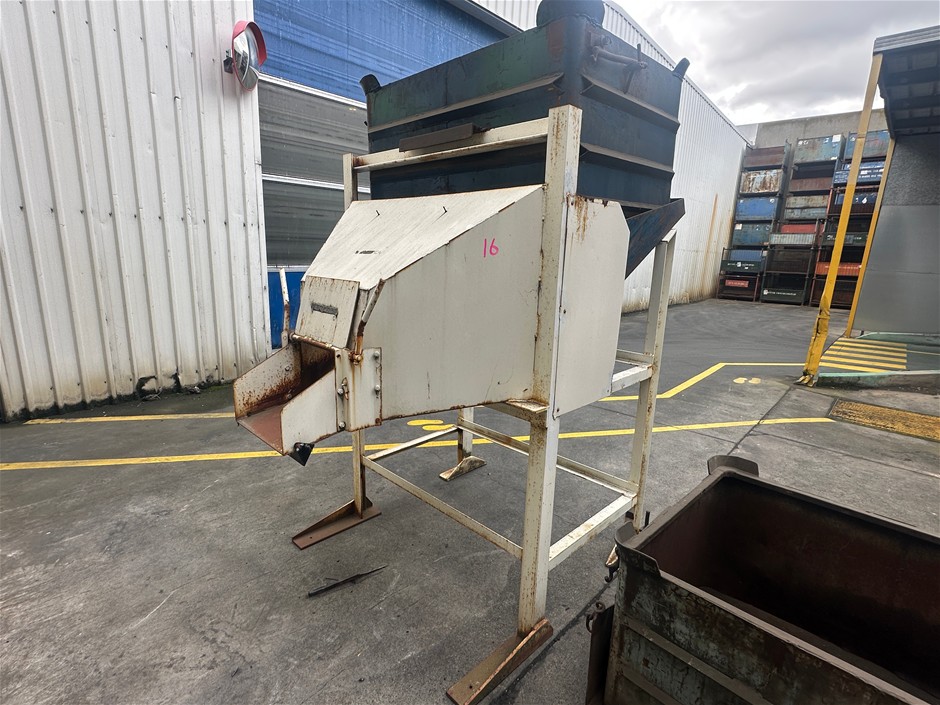 10x Bottom Drop Hopper Bins with 1x Stand