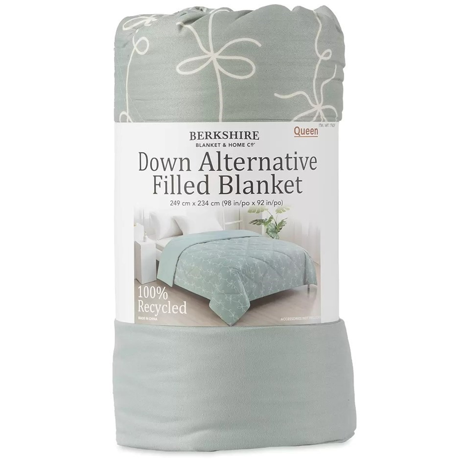 BERKSHIRE Down Alternative Blanket, Queen, Green Vine. NB: Not in original