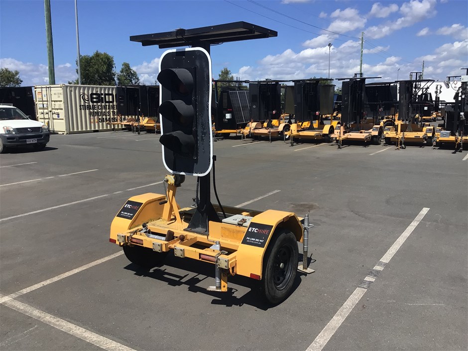 2009 Giga Signs Traffic Light Single Traffic Control Unit Trailer