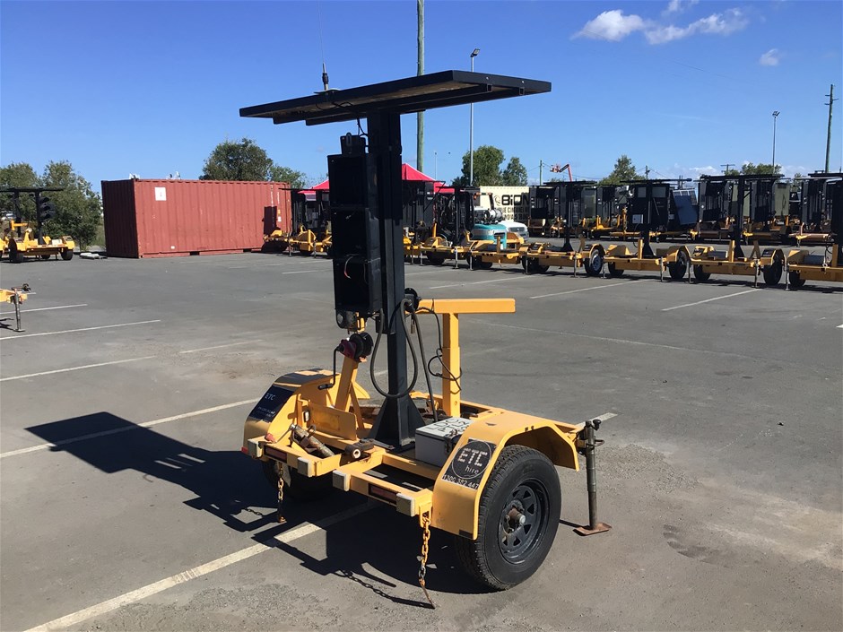 2013 Giga Traffic Control Single Traffic Control Unit Trailer