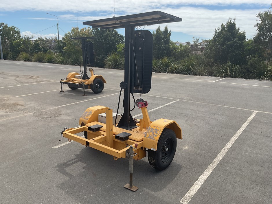 <p>2013 Giga Signs  PTL2 Single Traffic Control Unit Trailer</p>