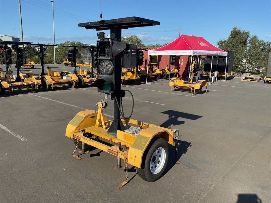 <p>2010 Giga Signs  PTL2 Single Traffic Control Unit Trailer</p>