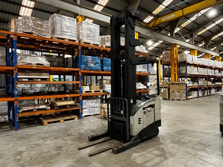 Crown RR5225 Ride on Reach Forklift Auction (0025-5061082) | Grays ...