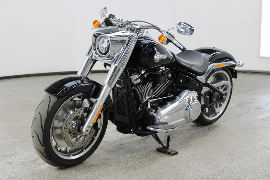 <p>2023 Harley Davidson Fatboy FLFBS Solo seater Road</p>