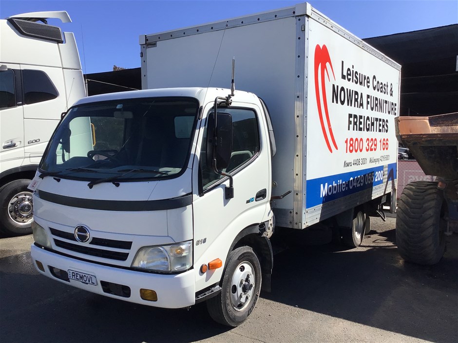 <p>2008 Hino 300 4 x 2 Pantech Truck ( Non Goer )</p>