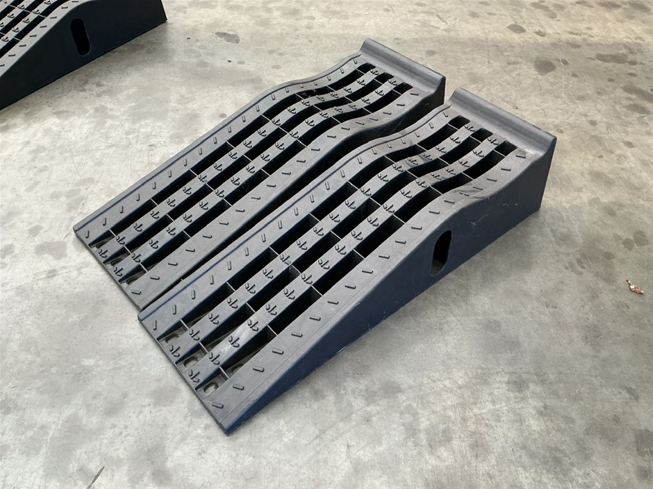 <p>Mechpro Car Ramp Set</p>