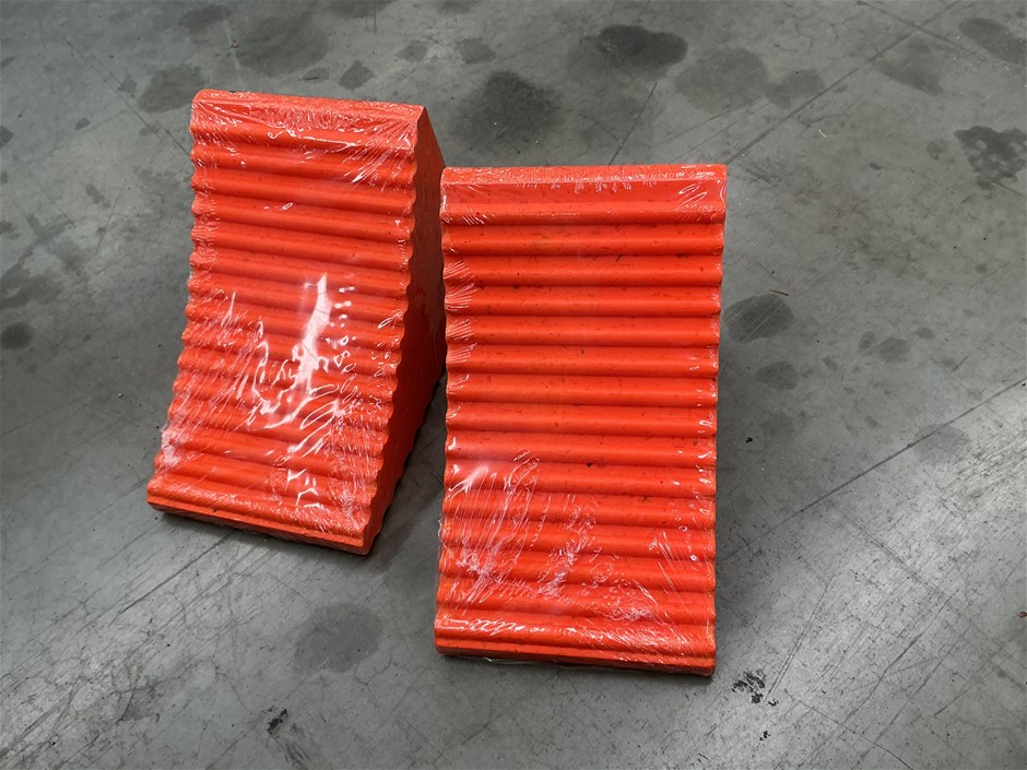 <p>GAFF 18455 wheel Chock x 2</p>