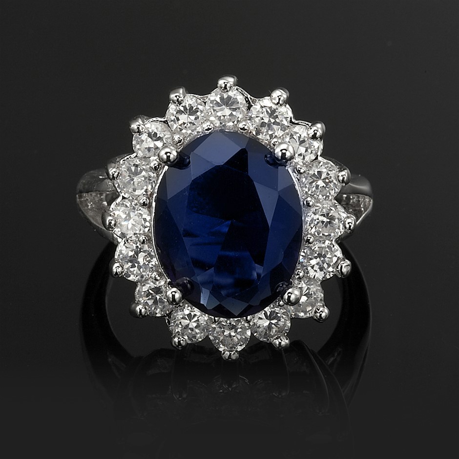 Replica Royal Ring - 16 Simulated Diamonds - US Size 7