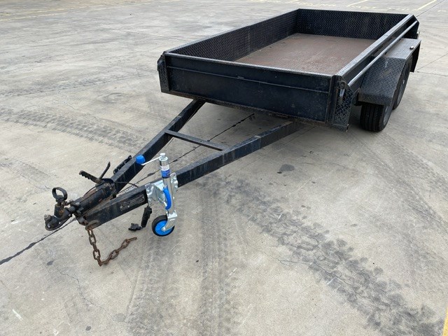 2014 United 10x5 Tandem Box Trailer