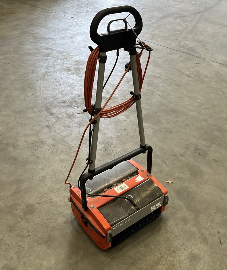 <p>Roots Wizzard W34N 34cm Compact Scrubber</p>