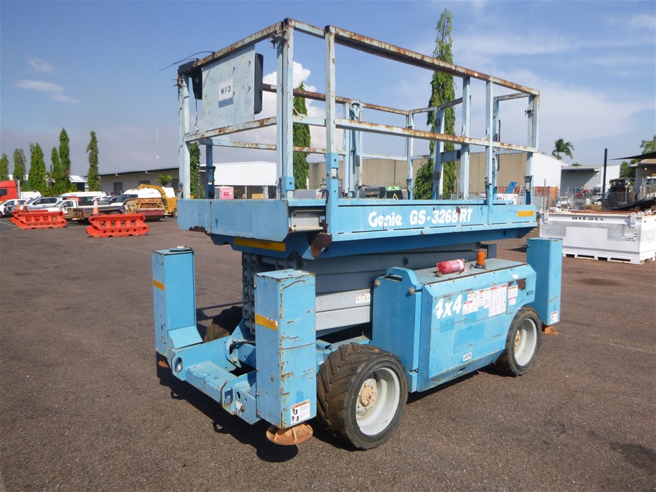 <p>2011 Genie GS-3268 Scissor Lift</p>
