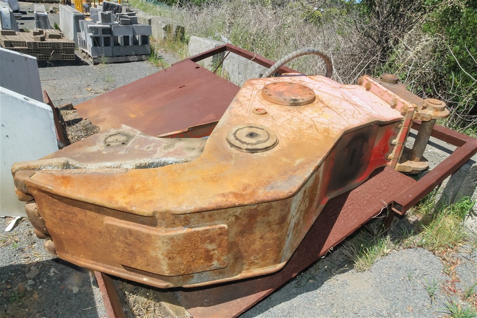 Excavator Hydraulic Crusher Attachment