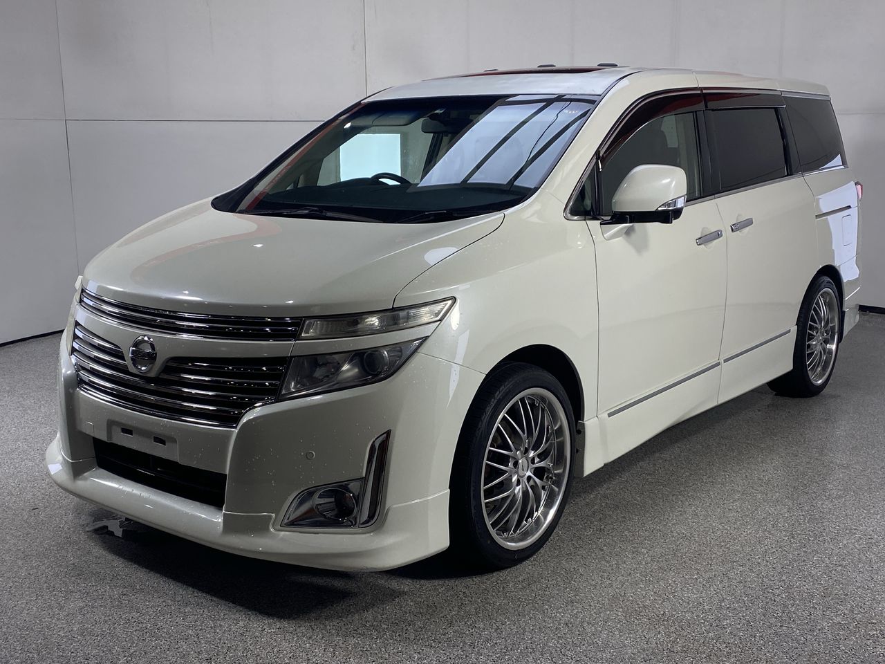 2010 Nissan Elgrand Import Automatic 7 Seats Van