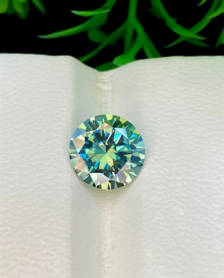 2.35 CT Sparkling Moissanite
