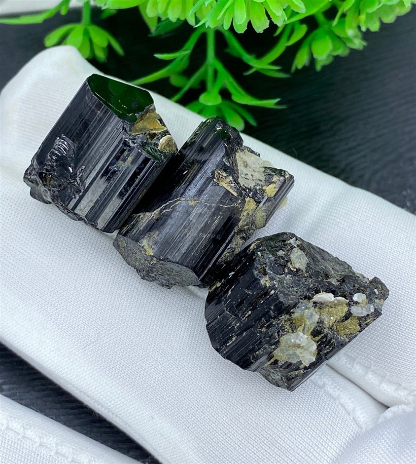 125.30 CT Spectacular Natural Black Tourmaline Specimen