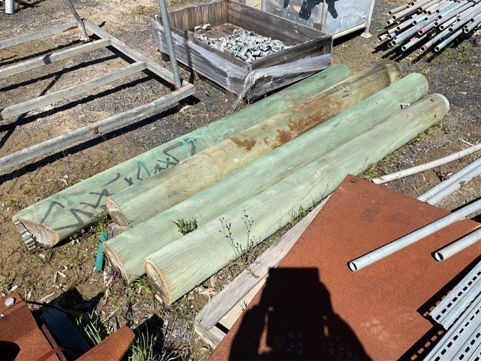 Timber Posts x 4 Auction (0349-3035881) | Grays Australia