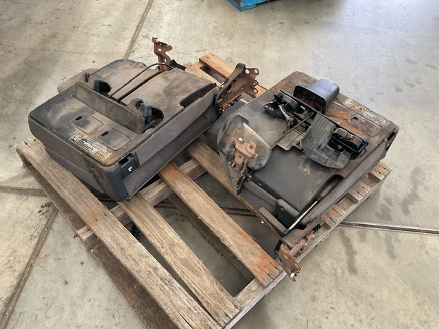 <p>2x Truck Seat</p>