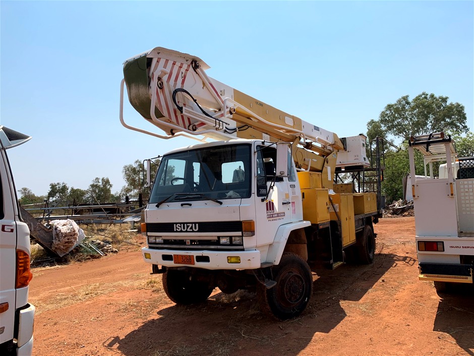 <B>1990 Isuzu FTS 700 with SW720/58 PTO - Bucket Truck</B>